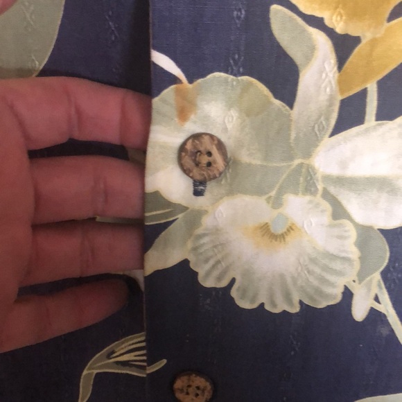 #111 🌴Tommy Bahama Hawaiian Short Sleeve Shirt 🌴 - Picture 8 of 17